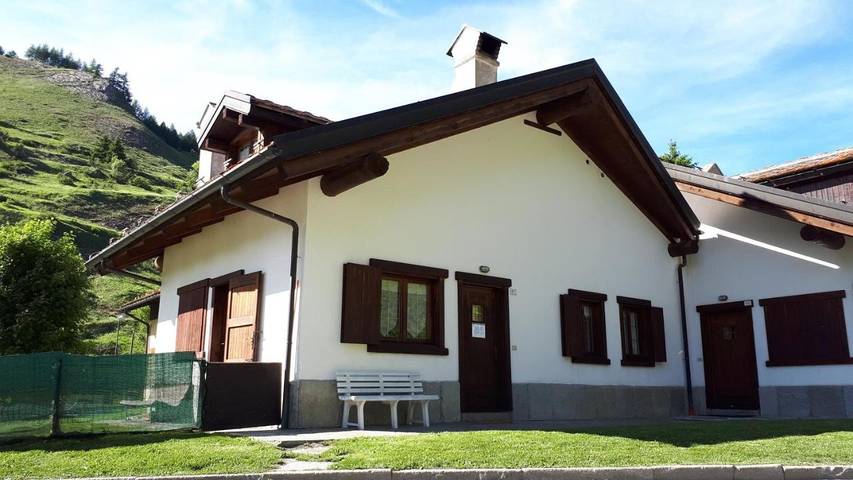 Gîte pour 3 personnes, avec terrasse ainsi que jardin et vue à La Thuile - 3