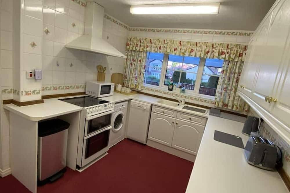 Exquisite Manor House Cul de sac Sleeps 8 with Private Parking in Darlington