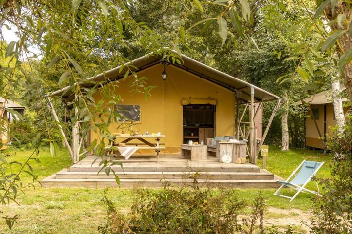 Gîte pour 6 personnes, avec terrasse ainsi que piscine et jardin, adapté aux familles