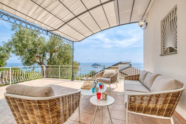 Villa pour 10 personnes, avec terrasse ainsi que vue sur l’océan et piscine, animaux acceptés dans Ligurie - 2