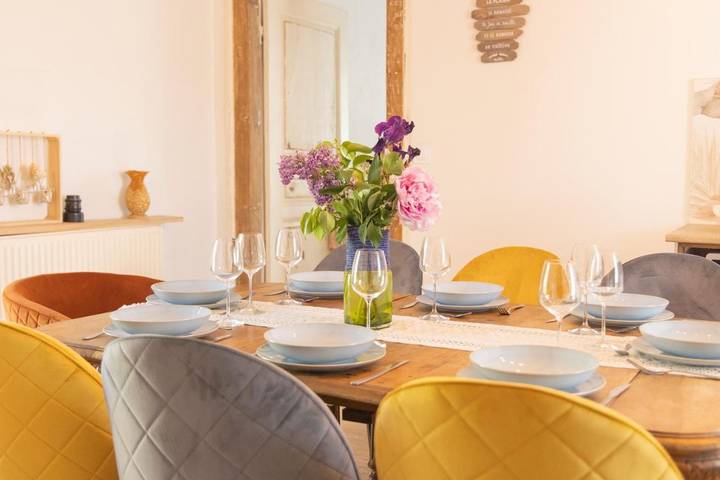 Location de vacances pour 9 personnes, avec Terrasse et Jardin à Chazelles-sur-Lyon