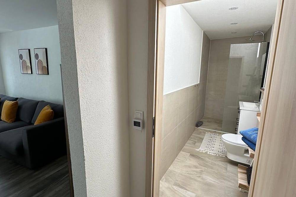 Ganze Wohnung, Moderne 2-Zimmer Ferienwohnung mit Garten in zentraler Lage in Selb in Selb, Oberfranken