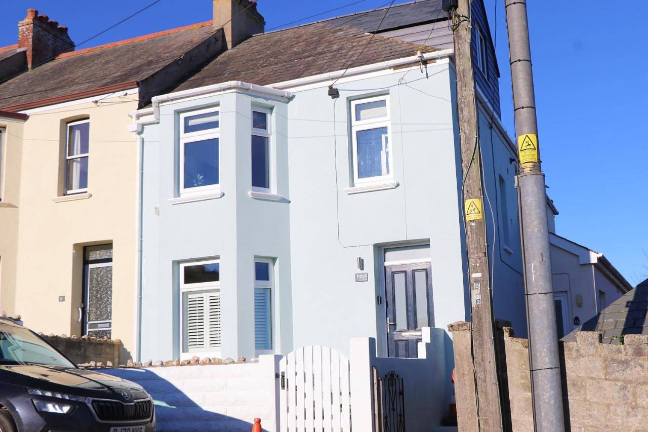 Townhouse, close to harbour with sea views in Padstow, Cornwall