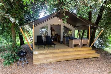 Zelt für 5 Personen, mit Pool und Ausblick sowie Garten in Kroatien