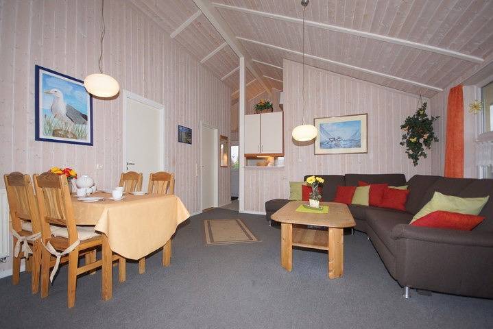 4 Personen Ferienhaus mit privatem Bootsteg, direkter Seelage, Kanu und Sauna in Otterndorf in Otterndorf, Cuxland