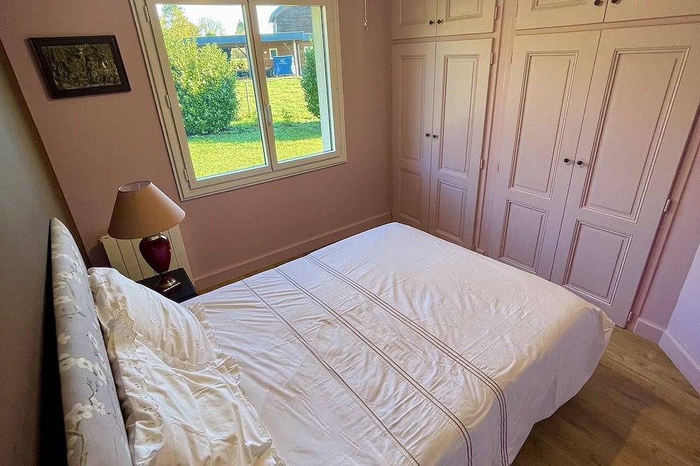 Large Charming Villa, Great Comfort, Beautiful Green Setting, Swimming Pool. in Casteljaloux, Nérac region