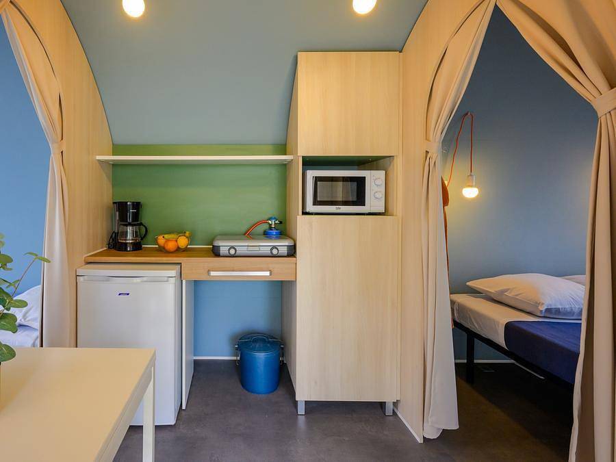 Camping L'Abri des Pins - Tente en toile et en bois 4 personnes - D/ Tente Coco Sweet 2 ch / 4p - 16m²- Auvent toilé in Saint-Jean-de-Monts, Vendée