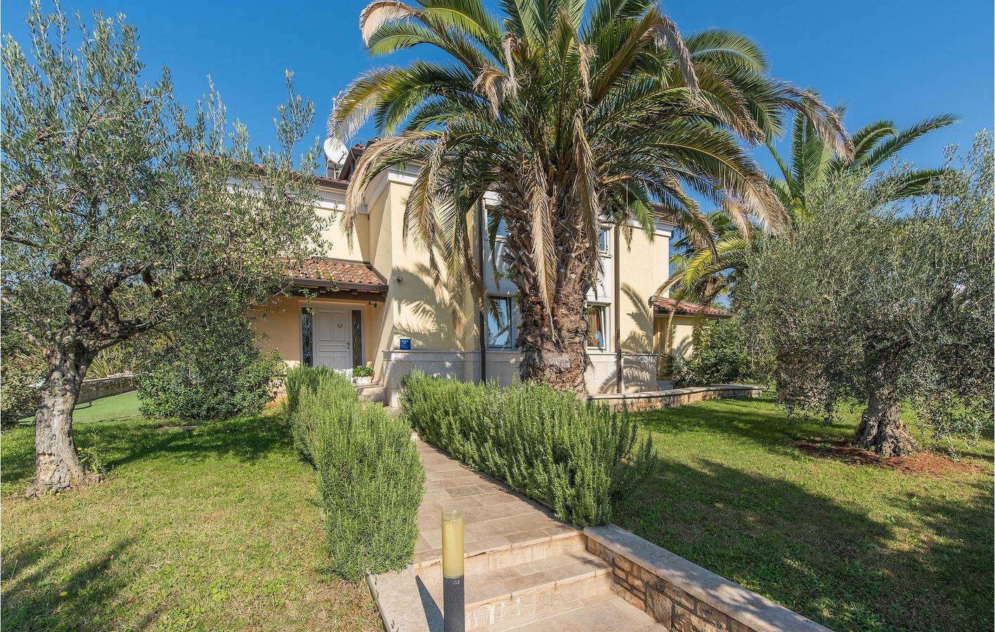 Charmant appartement 2 chambres avec piscine, Wi-Fi et parking - À 2,5 km de la plage in Poreč, Grad Poreč