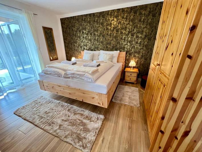 Ferienwohnung für 4 Personen, mit Balkon und Terrasse sowie Garten und Pool in Krumpendorf am Wörthersee