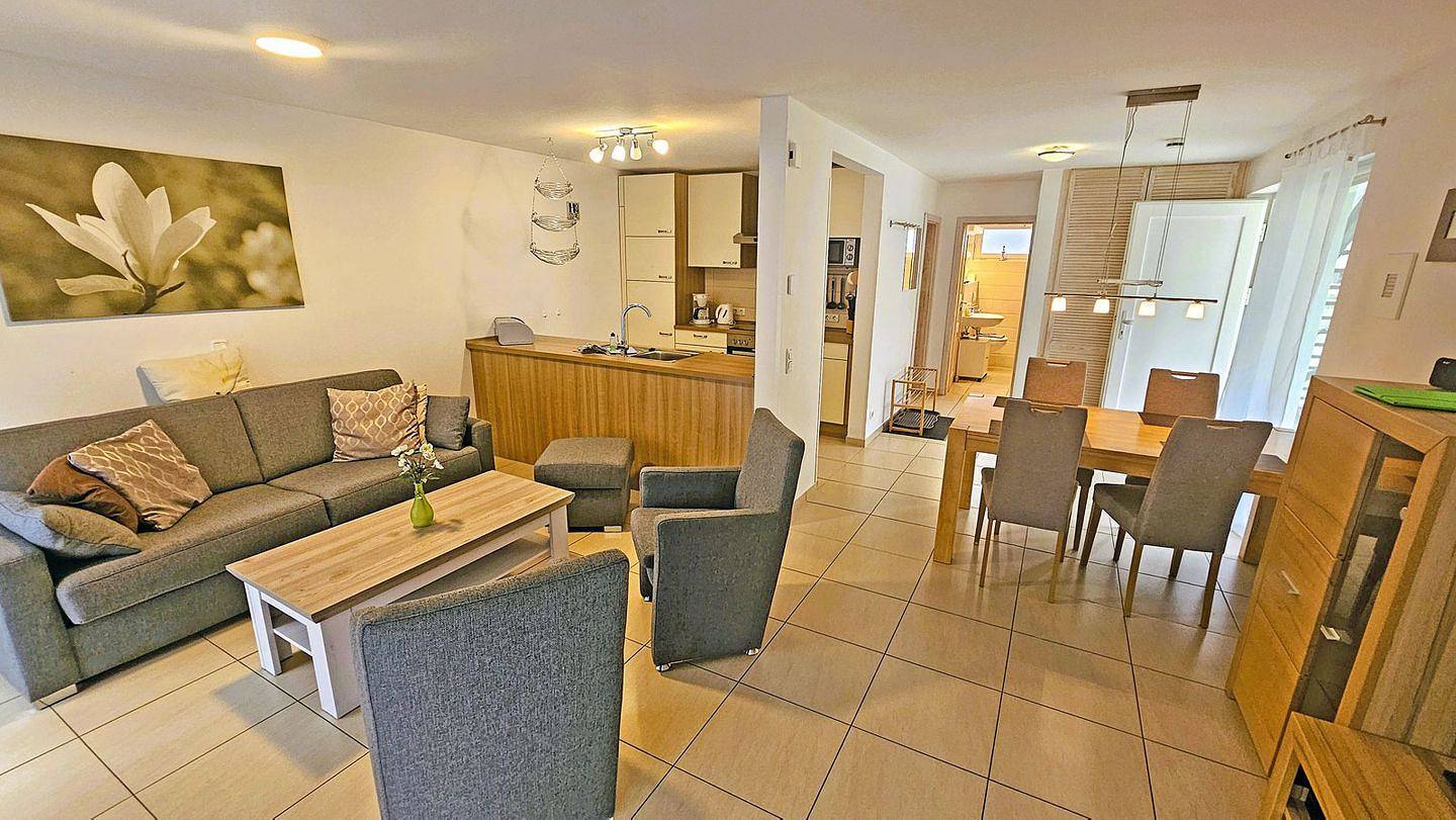 Apartamento entero, Nur 400m zum Ostseesandstrand, Wlan und Waschmaschine mit überdachter Terrasse in Hauptstrand Glowe, Glowe