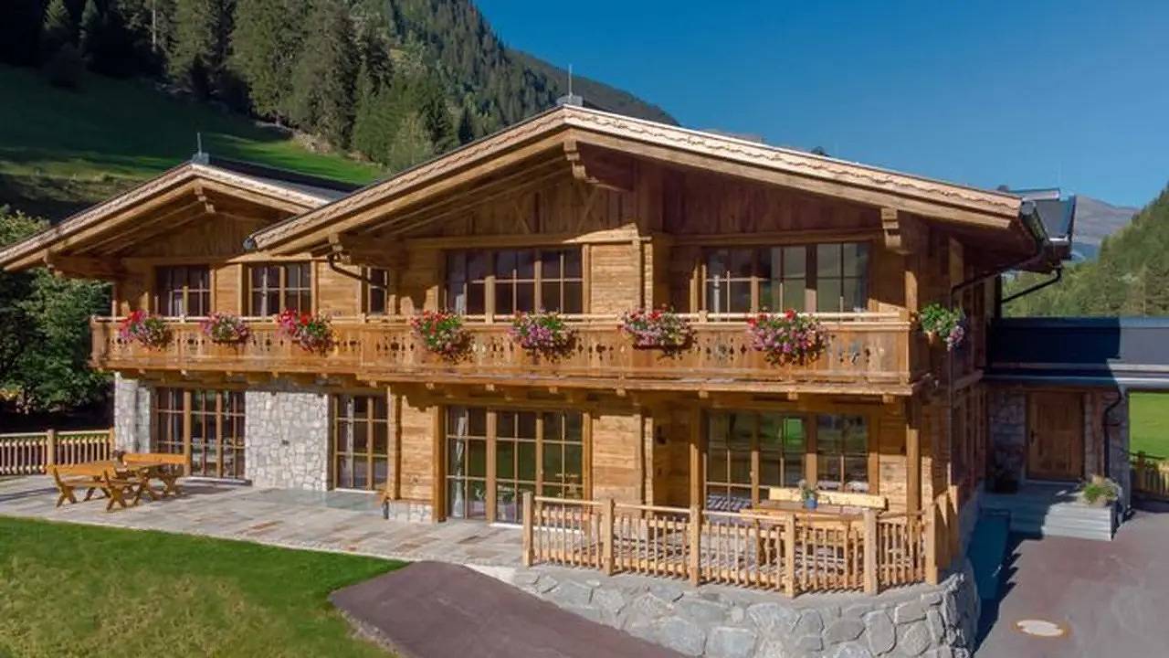 Entire holiday apartment, Holiday apartment for 10 people with sauna in Ischgl, Verwall mountains