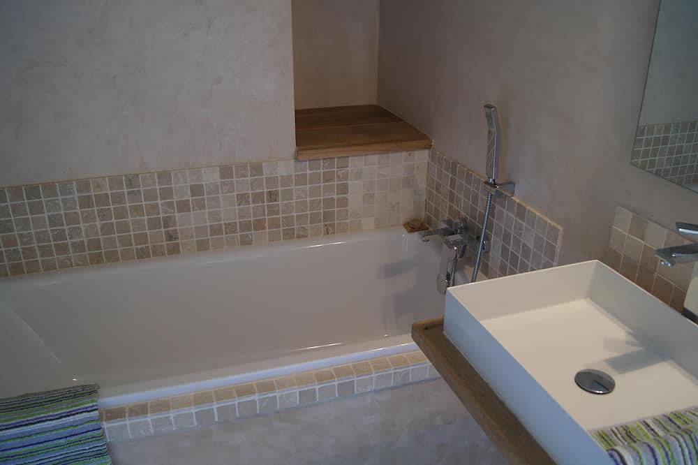 Family Cottage with courtyard - 23/25 in Villeneuve-lès-Avignon, Nimes region