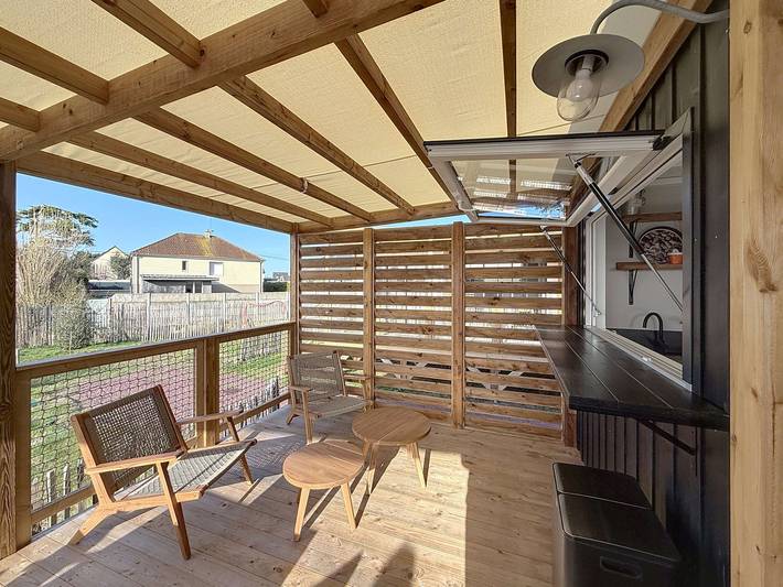 Gîte pour 6 personnes, avec terrasse ainsi que jardin et piscine dans Kairon Plage - 4