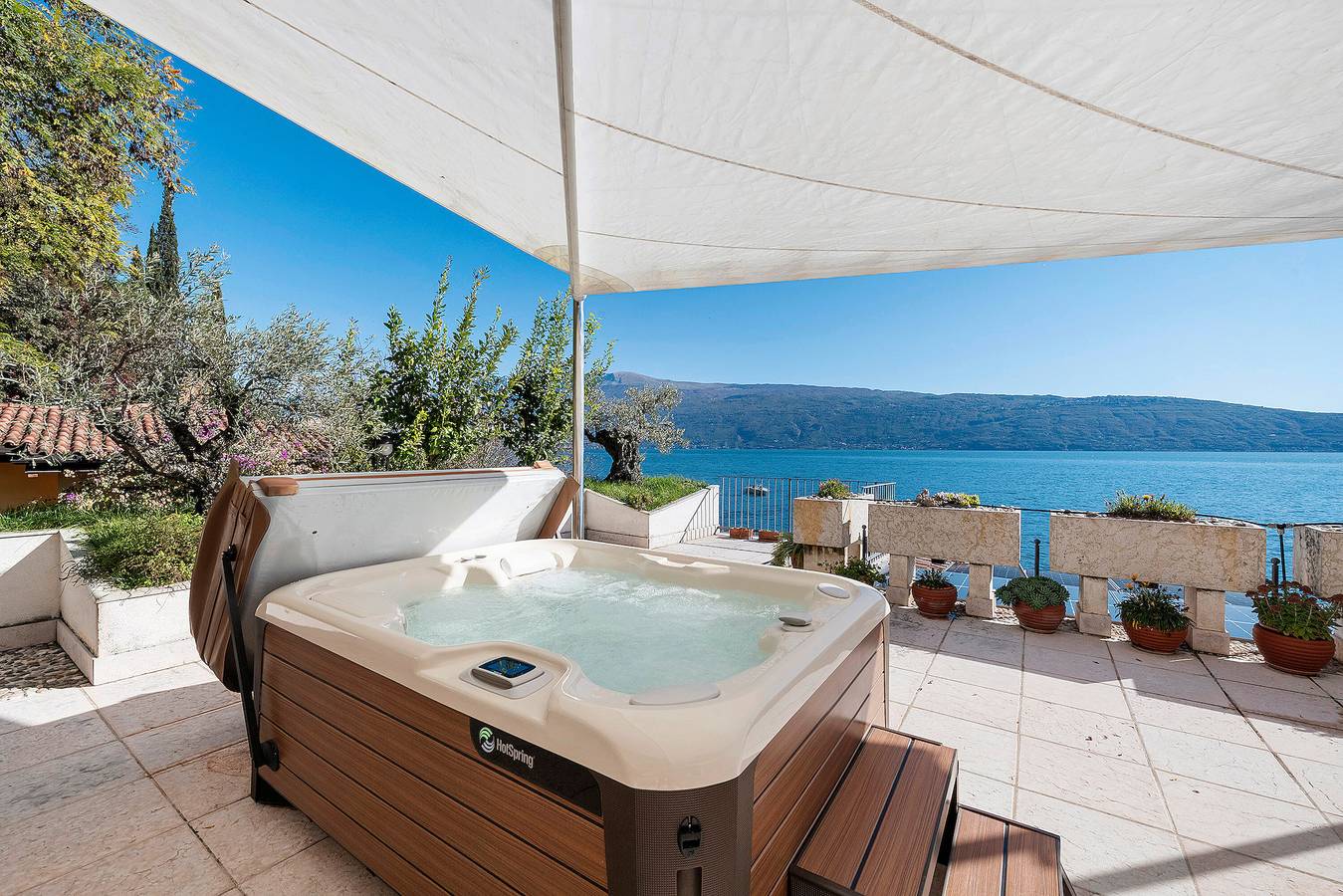 Villa 'I Cipressi' con vistas al lago, Wi-Fi y aire acondicionado in Toscolano-Maderno, Montañas Garda