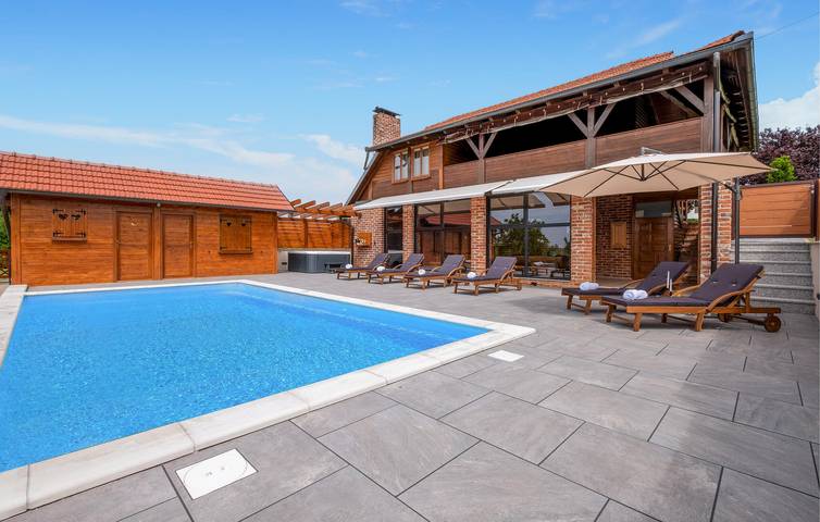 Geräumige 130 m² große Wohnung mit Pool, Terrasse und WLAN in Rovišće, Bjelovar-Bilogora