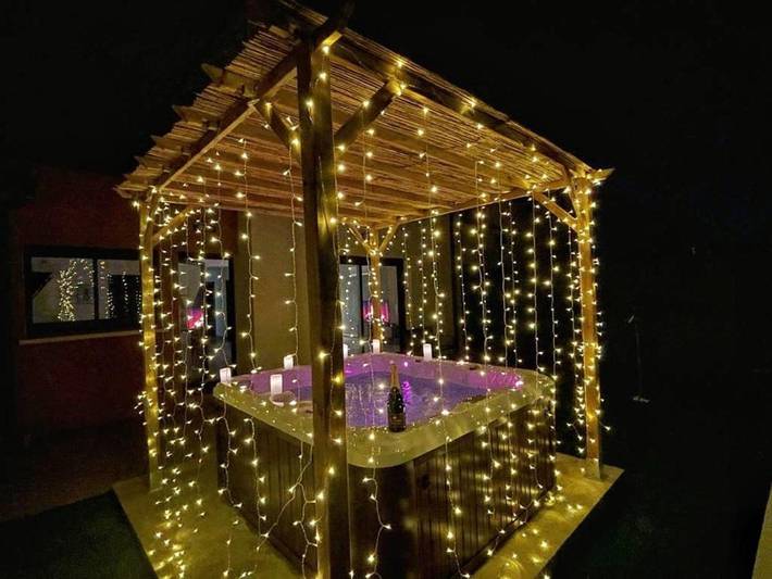 Gîte pour 4 personnes, avec Jacuzzi et Terrasse ainsi que Jardin et Piscine à Longvic