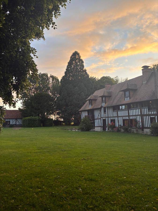 Manoir Normand- Grand parc privé - calme absolu - 8 pers in Saint-Pierre-et-Saint-Paul-en-Val-d'Auge, Région de Lisieux