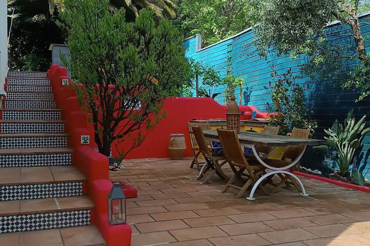 Gîte pour 2 personnes, avec jardin et terrasse dans Gare De Biarritz