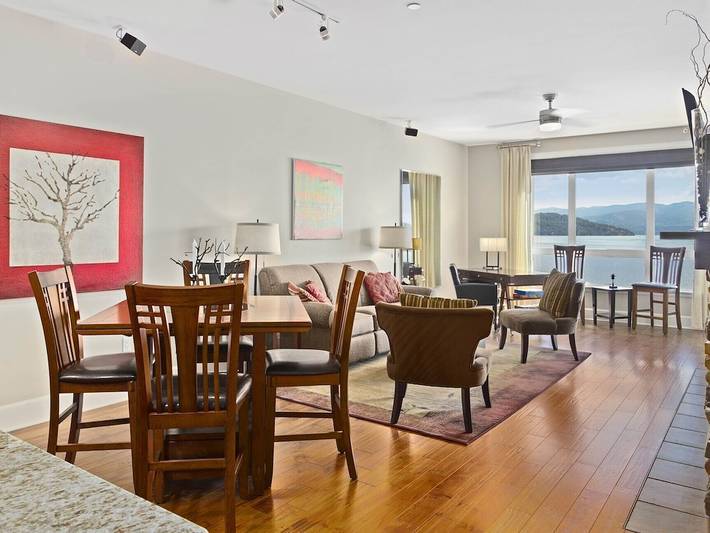 Vacation rental for 6 people, with yard and pool as well as hot tub in Lake Pend Oreille