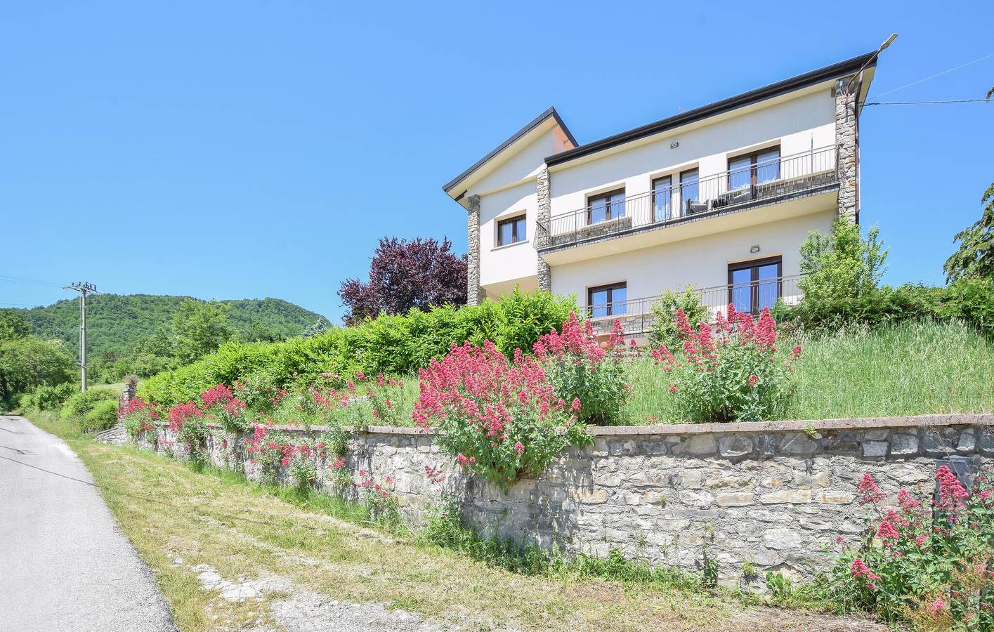 Ganze Ferienwohnung, Gartenwohnung mit Flussblick, Parkplatz, Küche - 2km nach Marecchia in Badia Tedalda, Alta Via dei Parchi