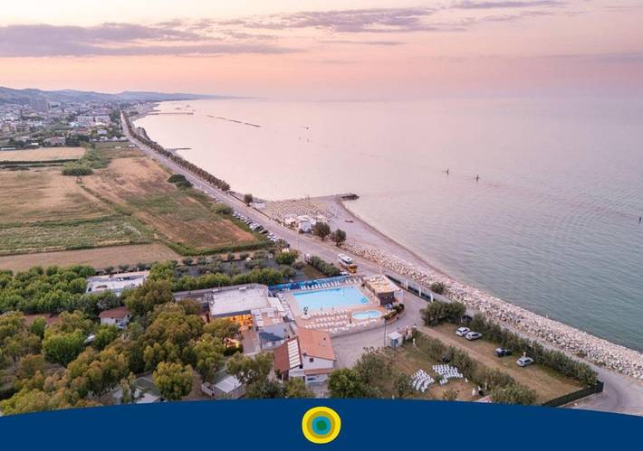 Camping für 2 Personen, mit Terrasse und Garten sowie Kinderpool und Pool in den Abruzzen