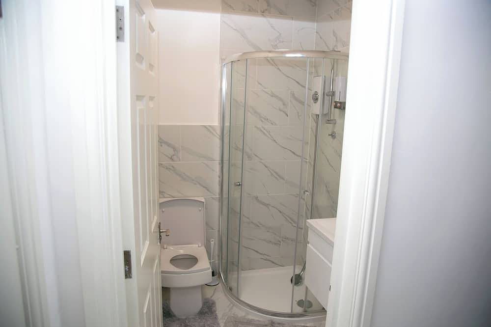 Ganze Wohnung, 2 Bed Flat - Sleeps 3 - Wifi - Parking in Watford, Hertfordshire