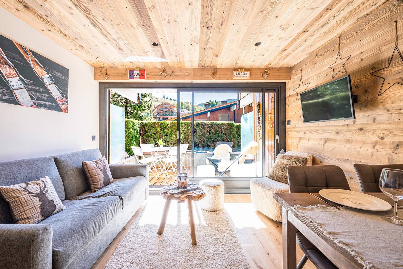 Ganze Wohnung, Appartement 'Centre Village La Clusaz' mit Bergblick, privater Terrasse und Wlan in La Clusaz, Annecy und Umgebung