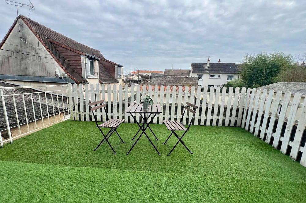 Entire apartment, Charmant studio terrasse en centre-ville in Châtellerault, Vienne