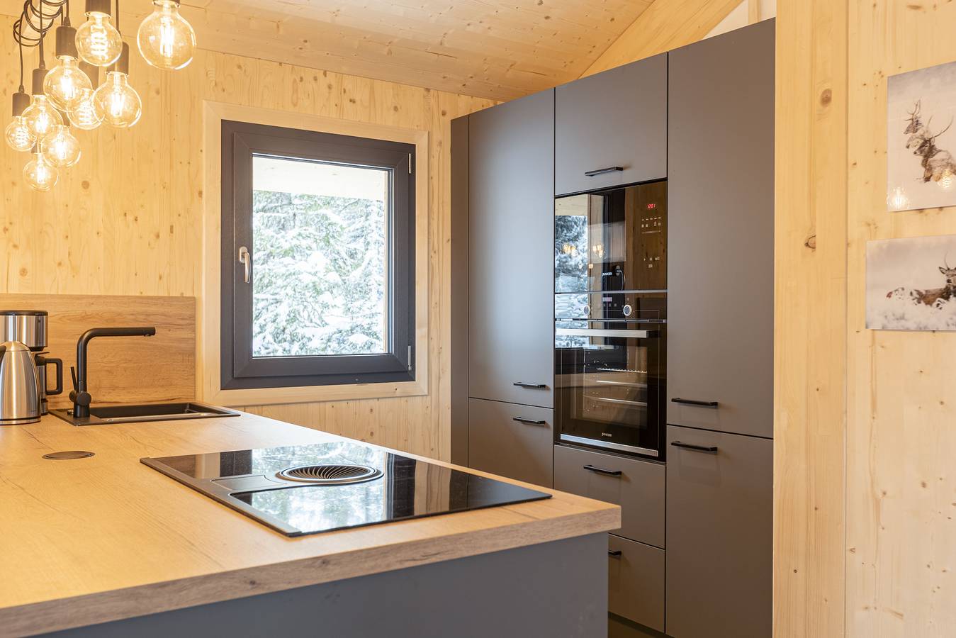 Superior Chalet mit Whirlpoolwanne innen in Stadl-Predlitz, Turracher Höhe