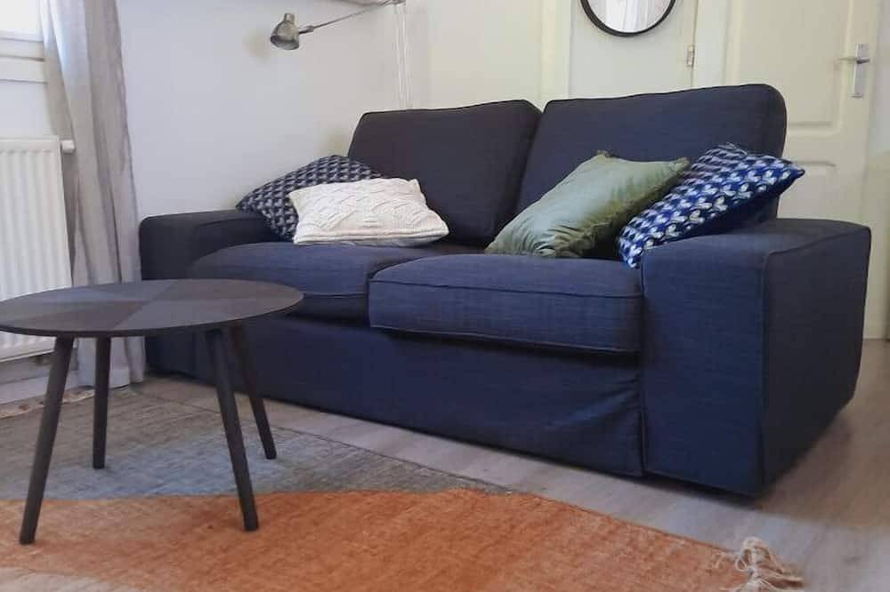 Cozy furnished cabin on a peaceful park in Putten, Veluwe