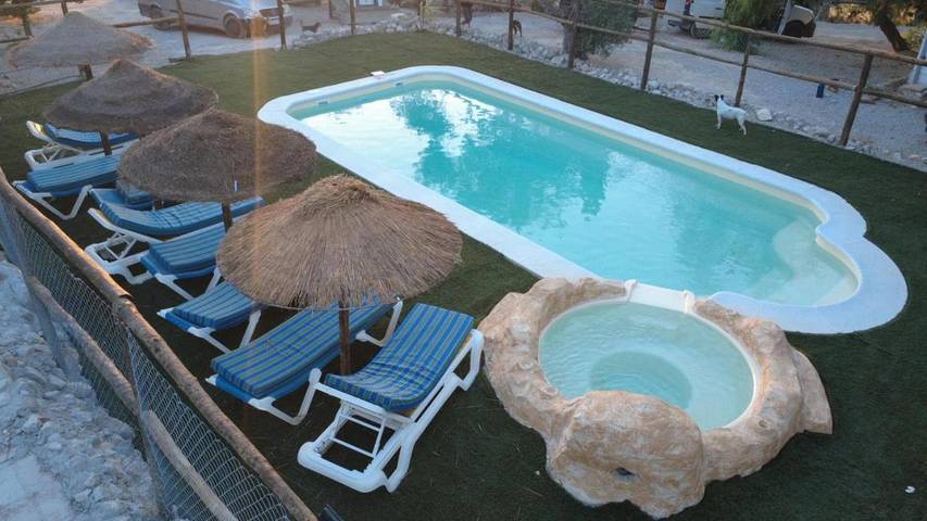 Location de vacances pour 20 personnes, avec piscine, animaux acceptés à Pruna