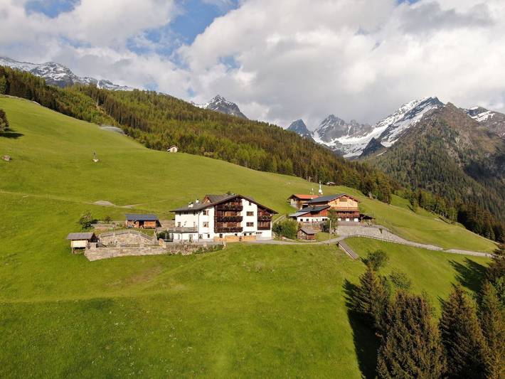 Ferienhaus für 7 Personen, mit Balkon und Terrasse sowie Garten und Ausblick in Kaunerberg