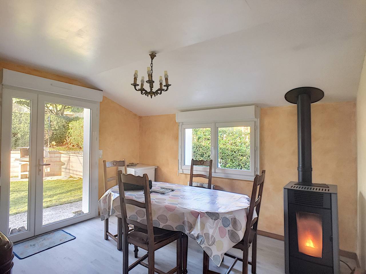 Maison paisible proche de la plage avec jardin et équipements complets in Carolles, Côte de la Déroute