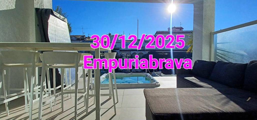 Chalet para 6 personas, con Balcón y Jacuzzi además de Terraza y Piscina en Alt Empordà - 2