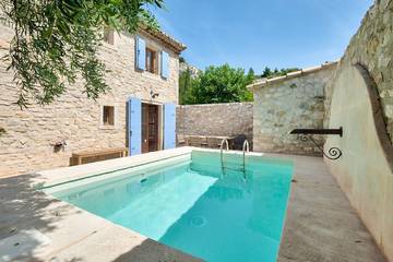 Location de vacances pour 6 personnes, avec balcon et jardin à Aureille