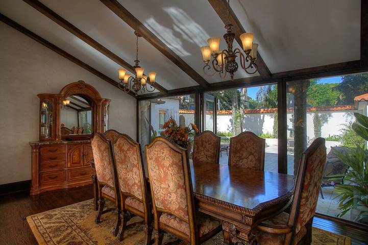 Vacation home for 10 people, with terrace and yard as well as hot tub and pool in Tampa