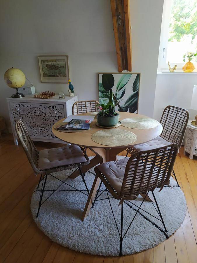 Gîte pour 2 personnes, avec vue sur le lac et jardin ainsi que vue et piscine à Taden - 4