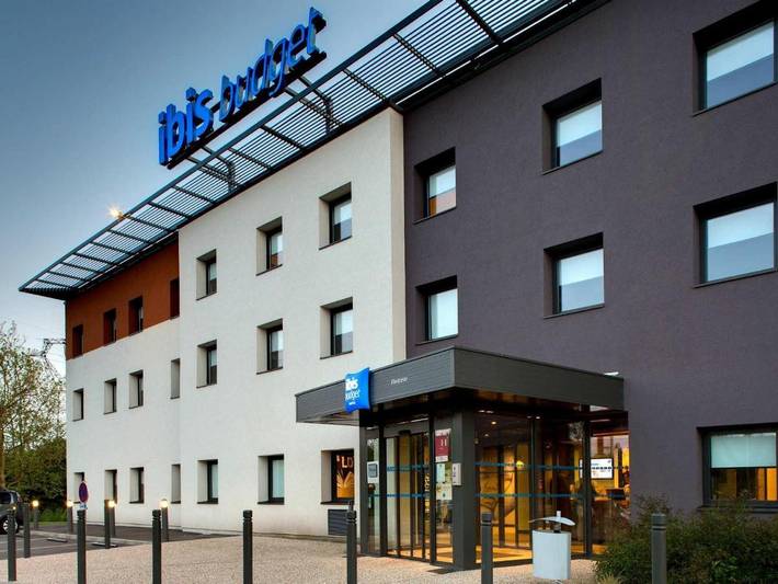 Hôtel pour 3 personnes, avec Terrasse et Jardin à Montceau-les-Mines - 2