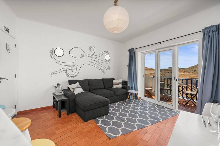 Ganze Wohnung, Ferienwohnung 'Indie' mit Gemeinschaftspool, Balkon und Wi-Fi in Praia do Burgau, Budens