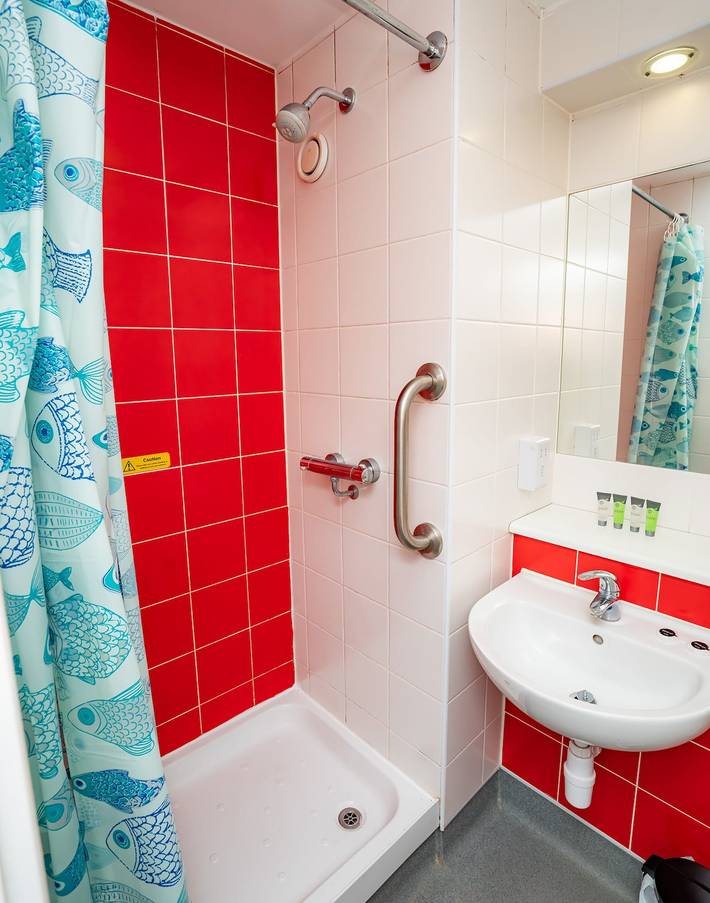 Entire holiday apartment, Lovely Modern Central Coventry Budget Studio in Coventry, Birmingham Area