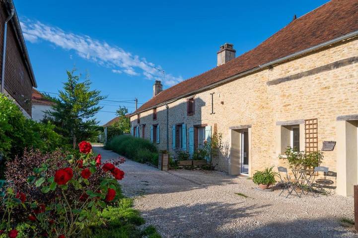 Chambre d’hôte pour 6 personnes, avec jardin et piscine à Fralignes