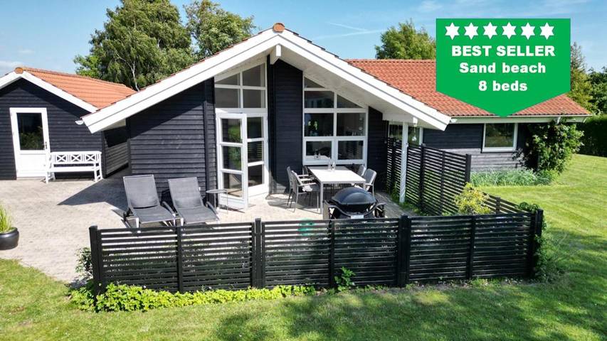 Ferieudlejning for 8 personer, med Terrasse og Have i Stillinge Strand