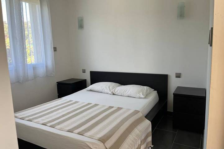 Location de vacances pour 3 personnes, avec jardin et terrasse à Sotta - 2