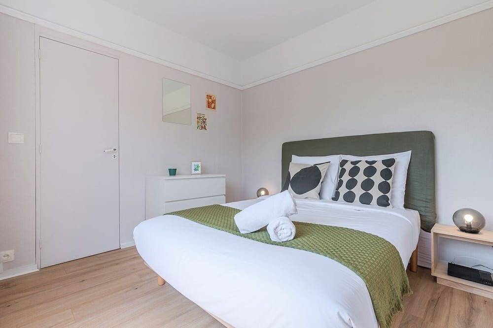 Entire apartment, Spacious 3 bedroom apartment & private parking! in Lambersart, Lille region