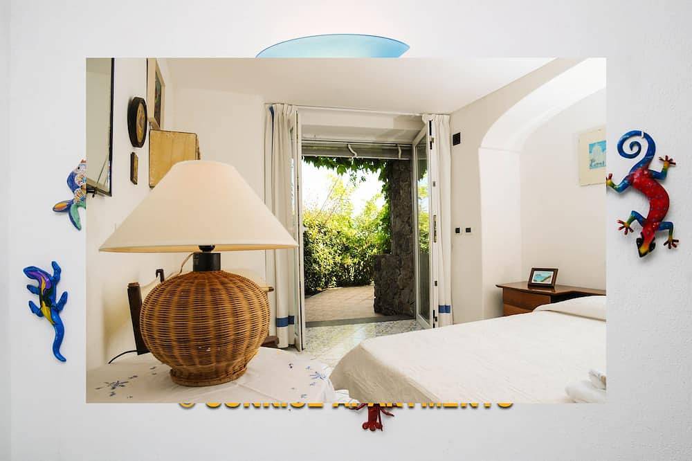 Villa la Prua: A Terrace by the Sea with Pool and Historic Charm in Casamicciola Terme, Ischia
