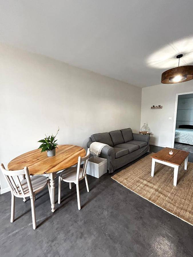 Gîte pour 2 personnes, avec terrasse ainsi que jardin et vue à Cézac