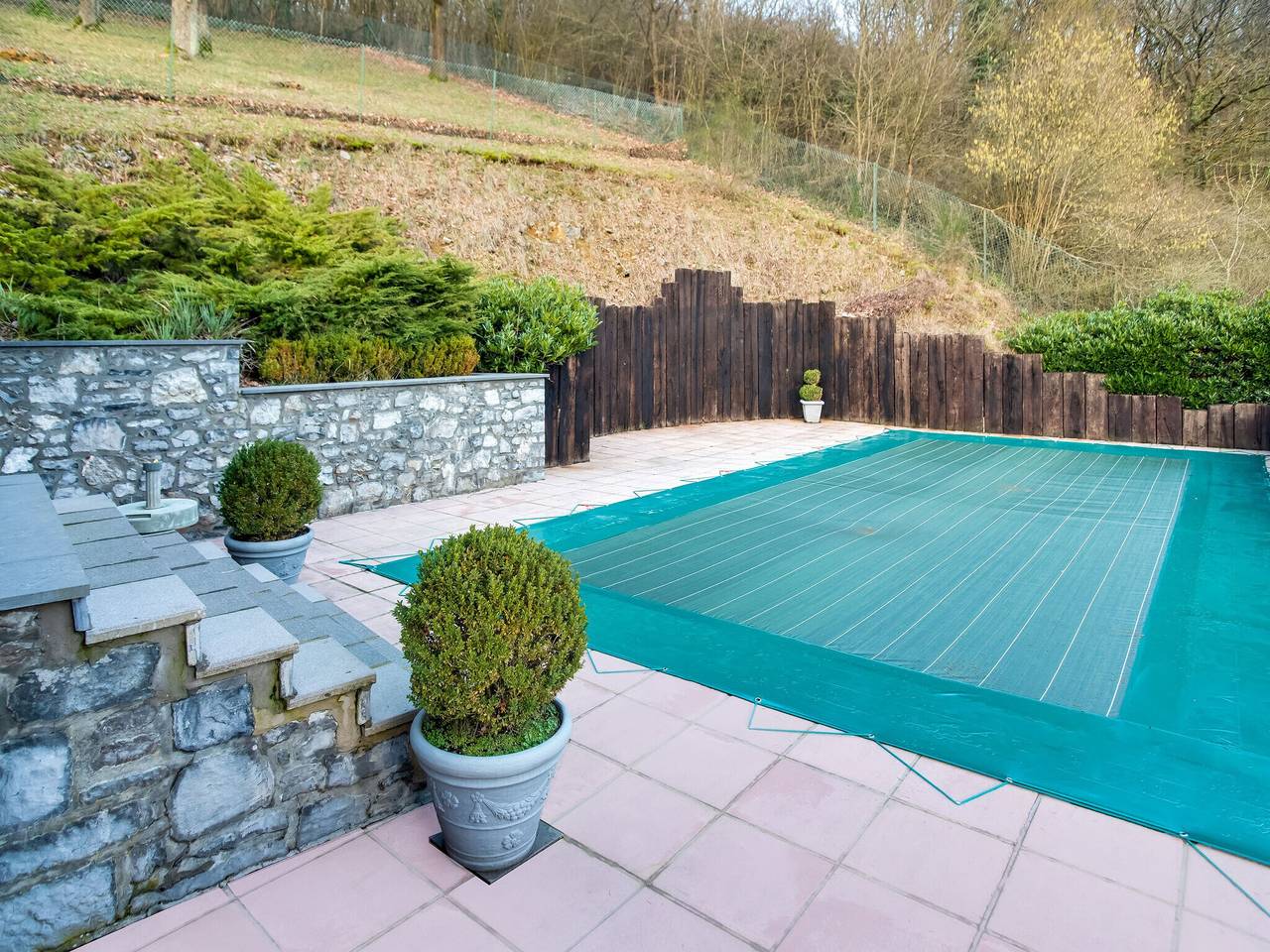 Maison de vacances moderne à Sosoye avec piscine privée in Anhée, Région De Namur