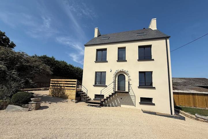 Location de vacances pour 10 personnes, avec Terrasse à Plouzévédé