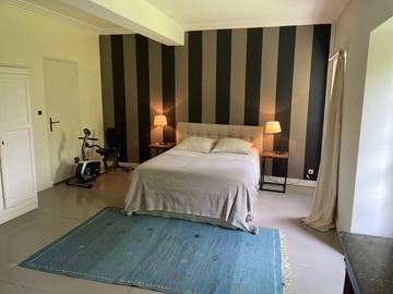 Cottage pour 4 personnes, avec piscine ainsi que vue et terrasse à Carignan-de-Bordeaux