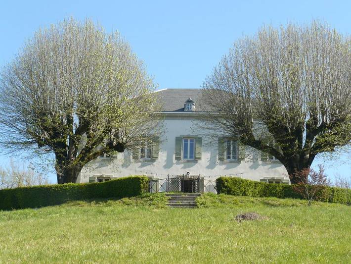 Chambre d’hôte pour 3 personnes, avec Terrasse et Jardin ainsi que Piscine et Vue